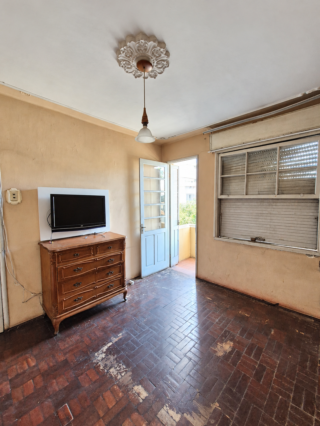 Quarto com Sacada